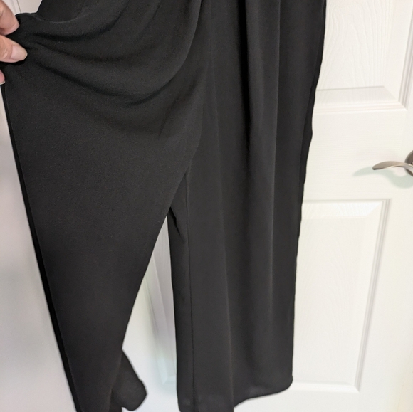 Classic and versatile black jumpsuit - Picture 2 of 3